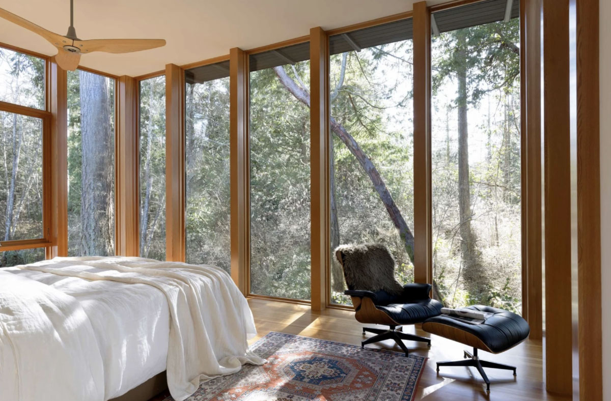 Visiting a Forest Hideaway Perched Above Puget Sound 10