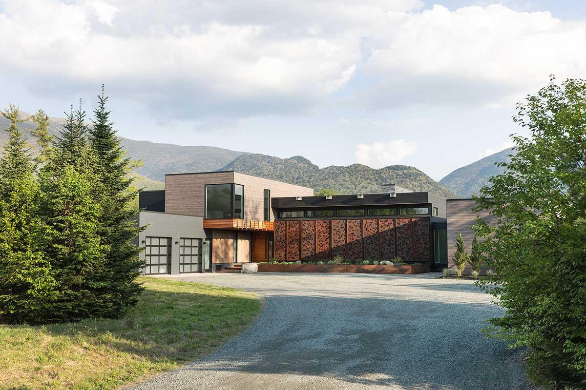 Modern Home with Nods to the New Hampshire Wilderness 02