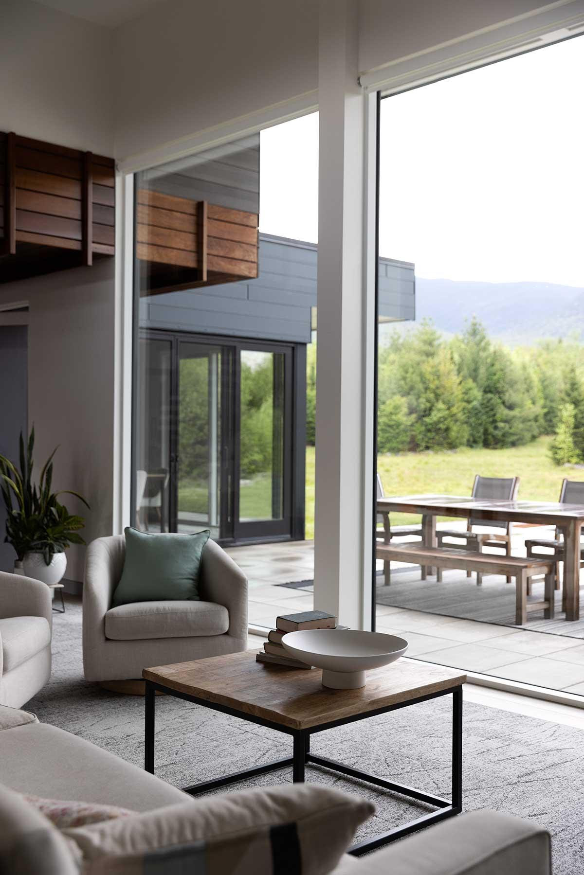 Modern Home with Nods to the New Hampshire Wilderness 06